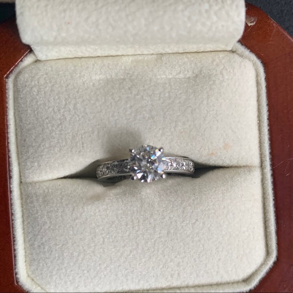 1.07 Diamond Ring - Picture 3 of 11